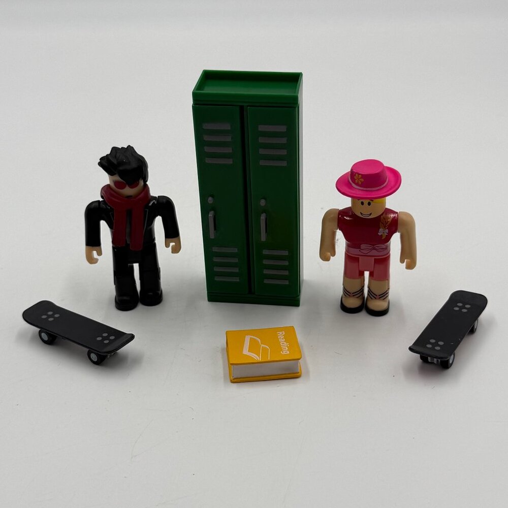 Roblox High School Action Figure Toys Set NO CODE Skateboards Lockers Book
